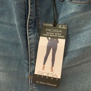 Sofia vergara jeans, brand new never worn